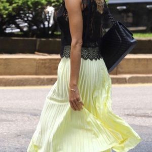 Like yellow pleated skirt